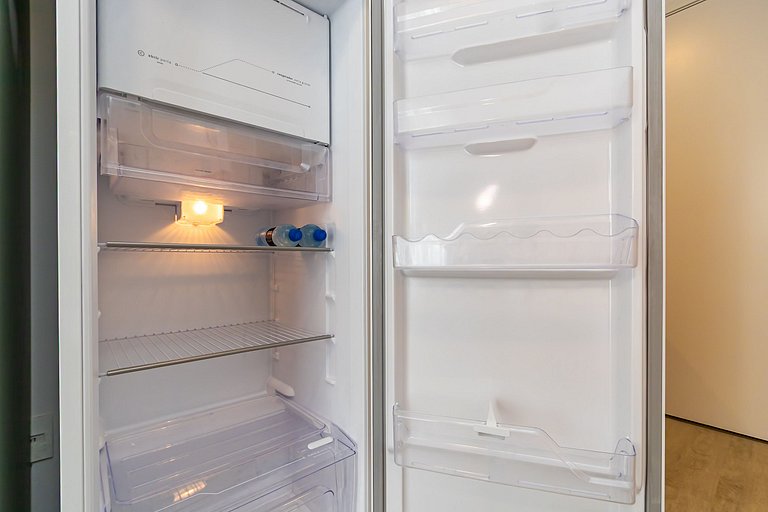 Studio Super Completo Com Sacada no Centro-MAN0410