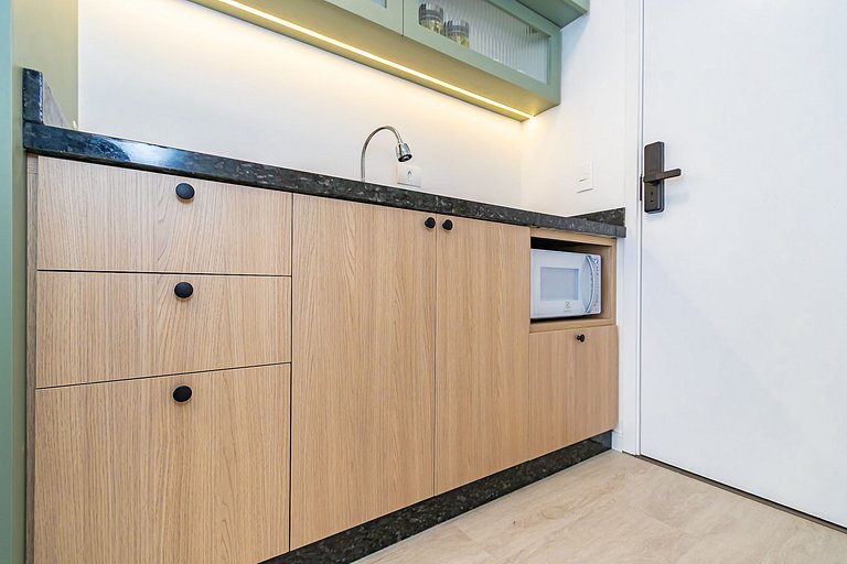 Studio Super Completo Com Sacada no Centro-MAN0410