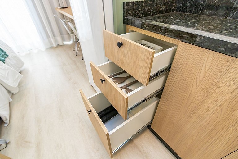 Studio Super Completo Com Sacada no Centro-MAN0410