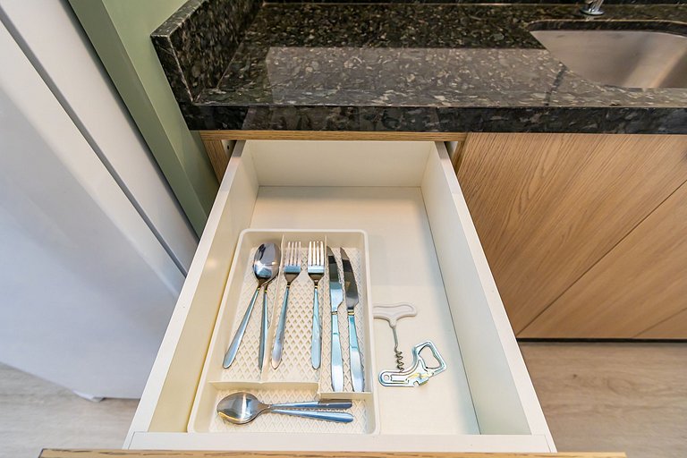 Studio Super Completo Com Sacada no Centro-MAN0410