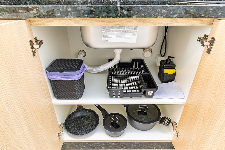 Studio Super Completo Com Sacada no Centro-MAN0410