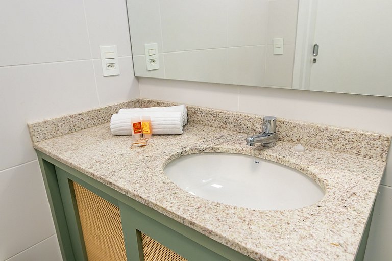 Studio Super Completo Com Sacada no Centro-MAN0410