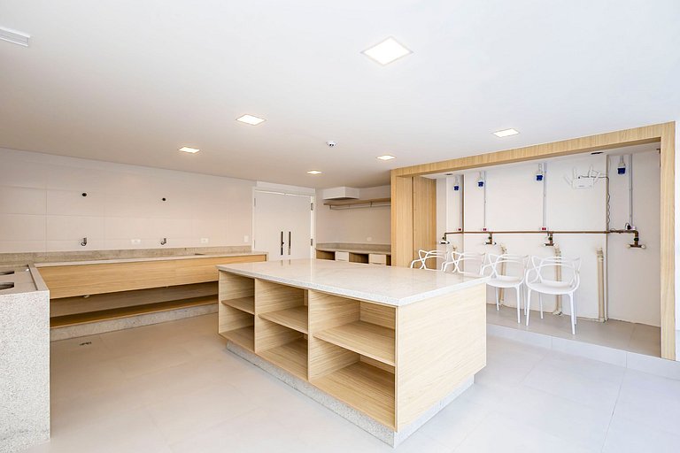 Studio Super Completo Com Sacada no Centro-MAN0410