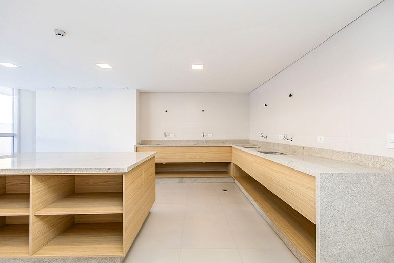 Studio Super Completo Com Sacada no Centro-MAN0410