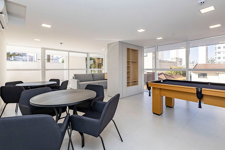 Studio Super Completo Com Sacada no Centro-MAN0410