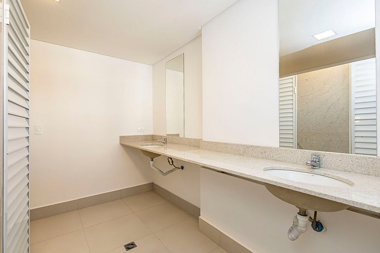 Studio Super Completo Com Sacada no Centro-MAN0410