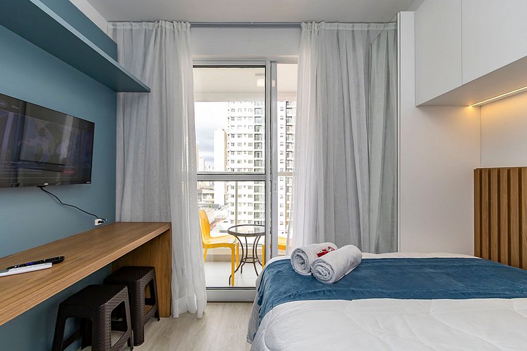 Studio Super Completo Com Sacada no Centro-MAN1005