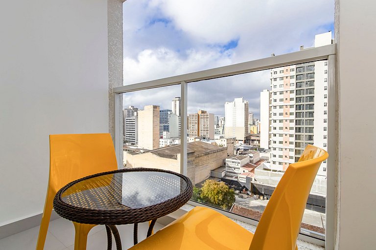 Studio Super Completo Com Sacada no Centro-MAN1005