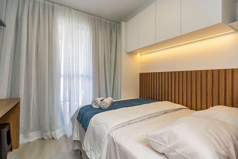 Studio Super Completo Com Sacada no Centro-MAN1005