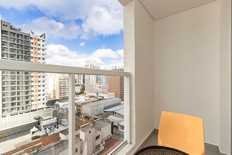 Studio Super Completo Com Sacada no Centro-MAN1005