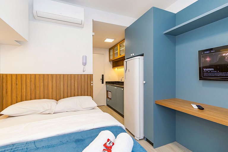 Studio Super Completo Com Sacada no Centro-MAN1005