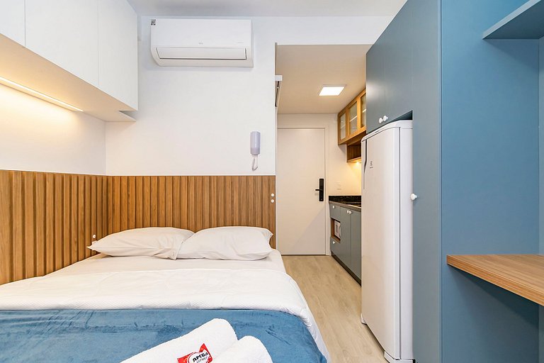 Studio Super Completo Com Sacada no Centro-MAN1005