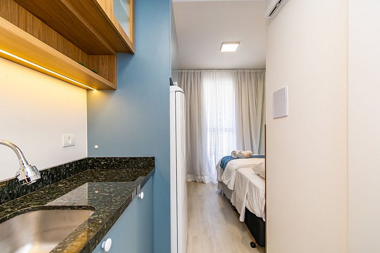 Studio Super Completo Com Sacada no Centro-MAN1005