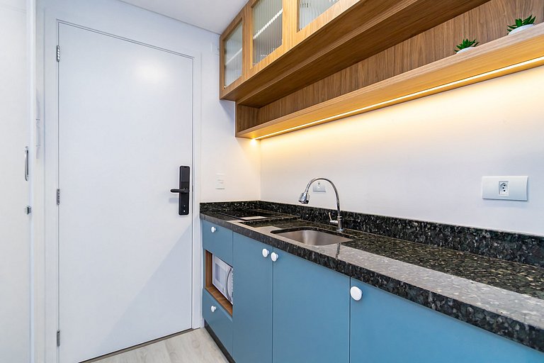 Studio Super Completo Com Sacada no Centro-MAN1005