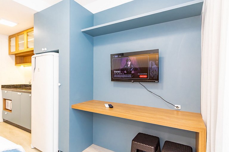 Studio Super Completo Com Sacada no Centro-MAN1005