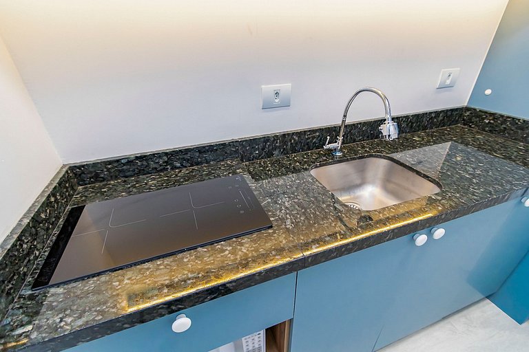 Studio Super Completo Com Sacada no Centro-MAN1005