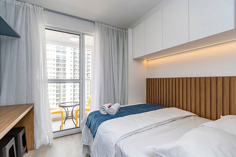 Studio Super Completo Com Sacada no Centro-MAN1005