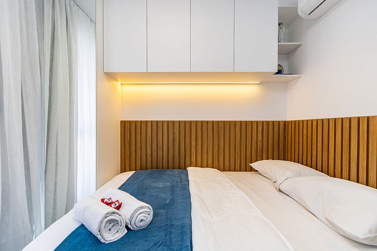 Studio Super Completo Com Sacada no Centro-MAN1005