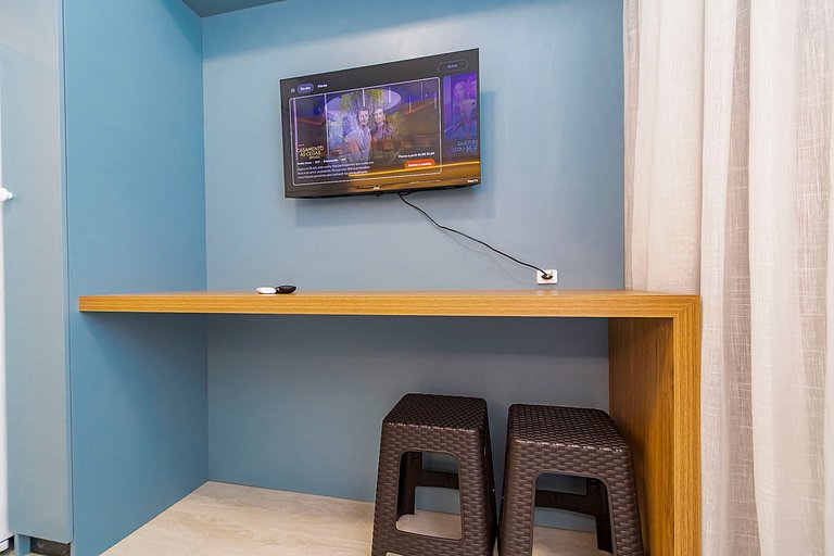 Studio Super Completo Com Sacada no Centro-MAN1005