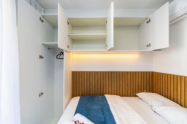 Studio Super Completo Com Sacada no Centro-MAN1005