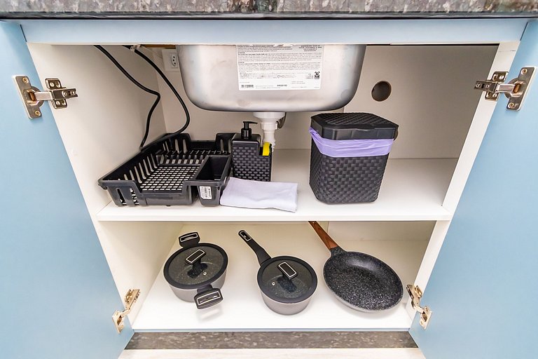 Studio Super Completo Com Sacada no Centro-MAN1005