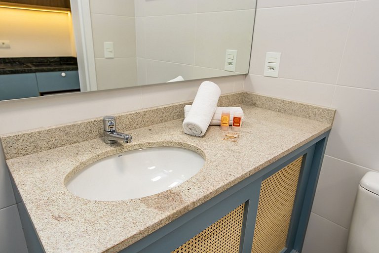 Studio Super Completo Com Sacada no Centro-MAN1005