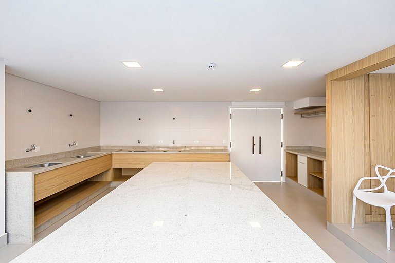 Studio Super Completo Com Sacada no Centro-MAN1005