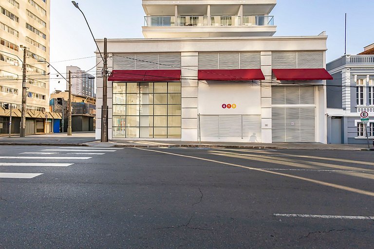 Studio Super Completo Com Sacada no Centro-MAN1005