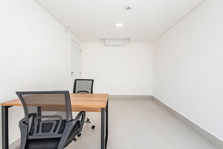 Studio Super Completo Com Sacada no Centro-MAN1005