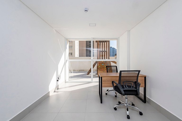 Studio Super Completo Com Sacada no Centro-MAN1005