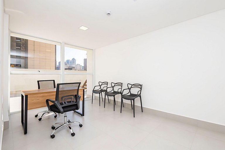 Studio Super Completo Com Sacada no Centro-MAN1005