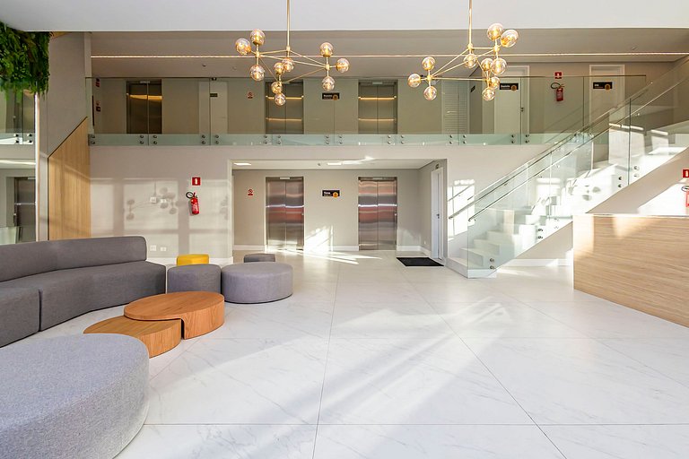 Studio Super Completo Com Sacada no Centro-MAN1005