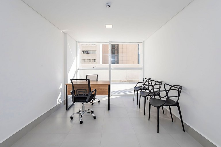 Studio Super Completo Com Sacada no Centro-MAN1005