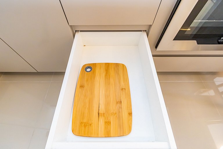 Apartamento Refinado c/ Vaga de Garagem - MUV1313