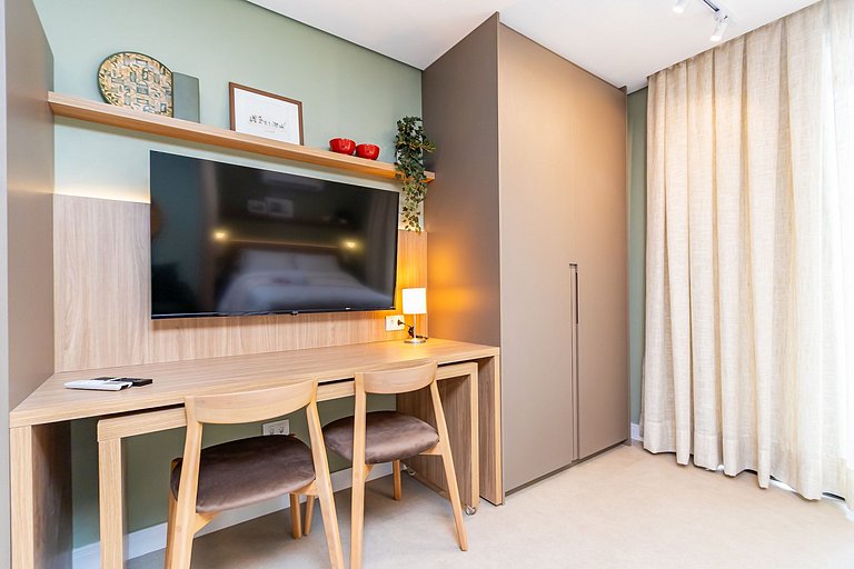 Studio Completo p/ 4 pessoas no All Batel -BAT1714