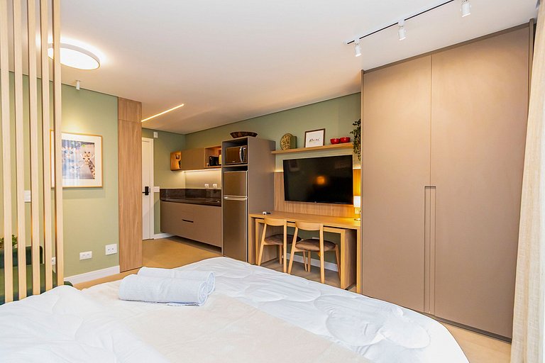 Studio Completo p/ 4 pessoas no All Batel -BAT1714