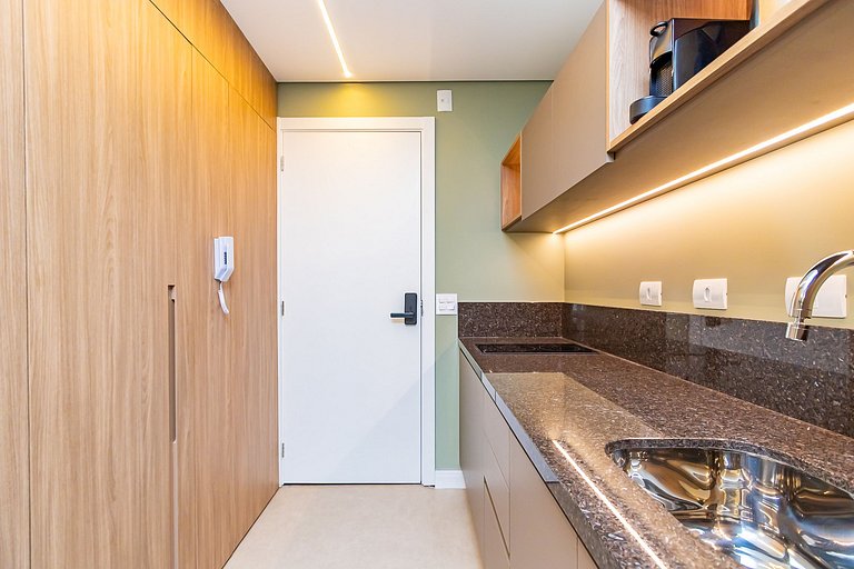 Studio Completo p/ 4 pessoas no All Batel -BAT1714