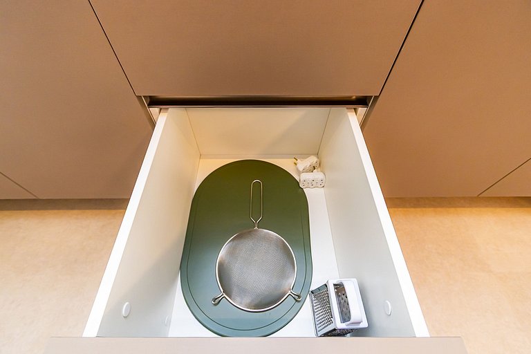 Studio Completo p/ 4 pessoas no All Batel -BAT1714