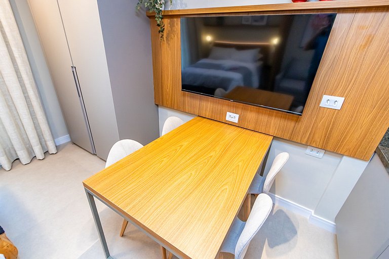 Studio Premium p/ 4 pessoas no All Batel - BAT1816