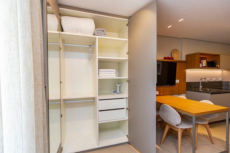 Studio Premium p/ 4 pessoas no All Batel - BAT1816