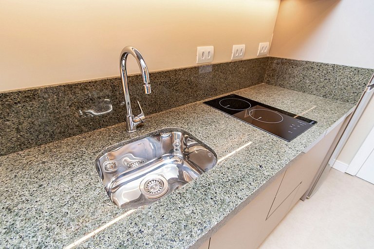 Studio Premium p/ 4 pessoas no All Batel - BAT1816