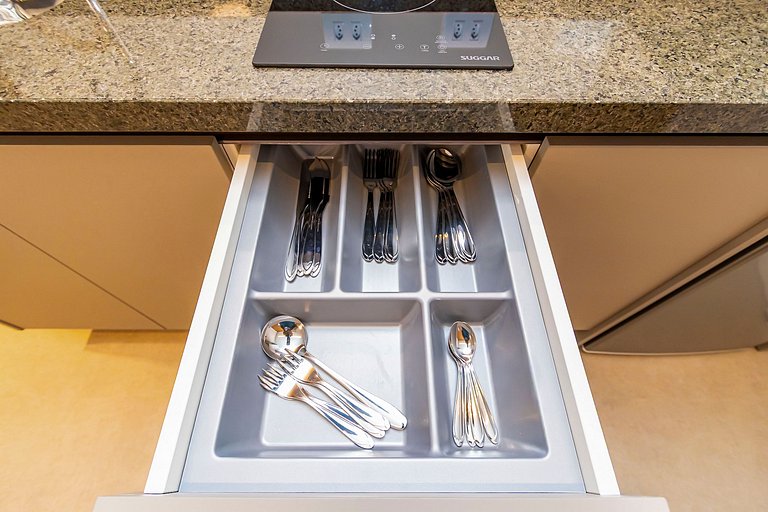 Studio Premium p/ 4 pessoas no All Batel - BAT1816