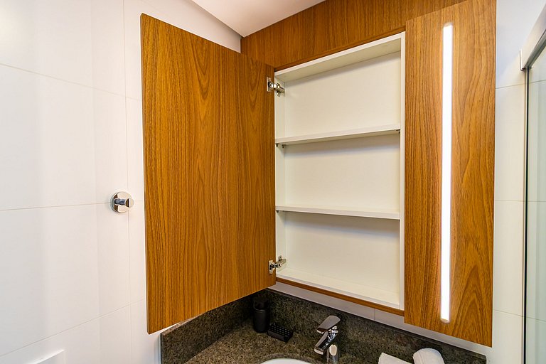 Studio Premium p/ 4 pessoas no All Batel - BAT1816