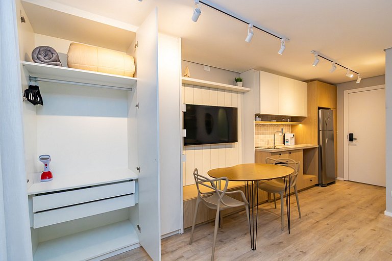 Studio Premium p/ 4 pessoas no All Batel - BAT1316