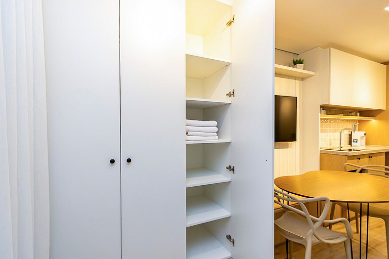 Studio Premium p/ 4 pessoas no All Batel - BAT1316