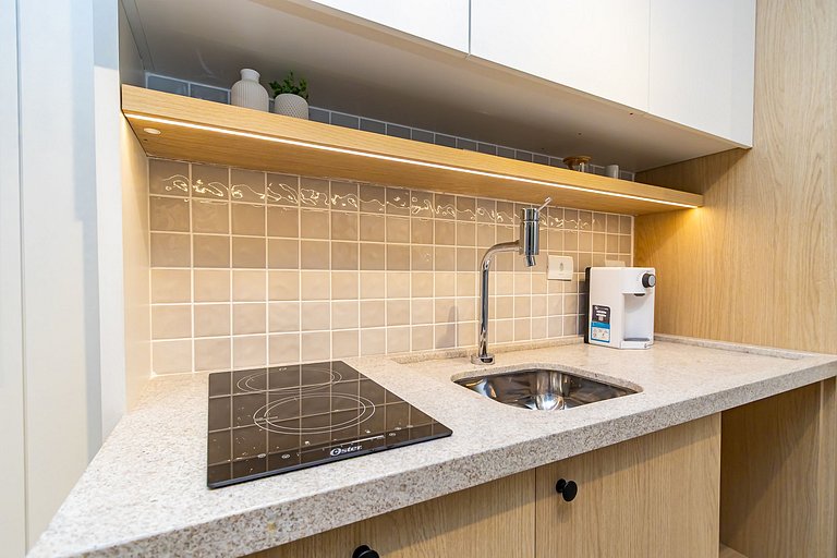 Studio Premium p/ 4 pessoas no All Batel - BAT1316