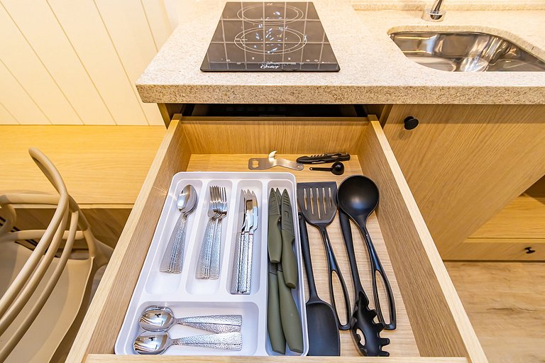 Studio Premium p/ 4 pessoas no All Batel - BAT1316