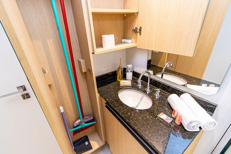 Studio Premium p/ 4 pessoas no All Batel - BAT1316