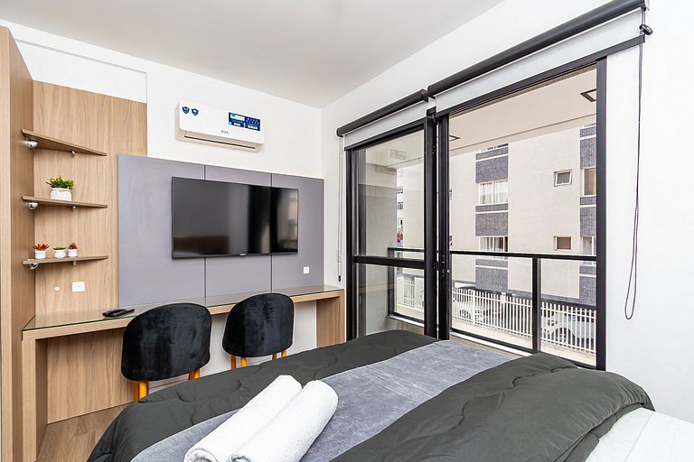 Studio Completo com Garagem no Batel - SOH0303