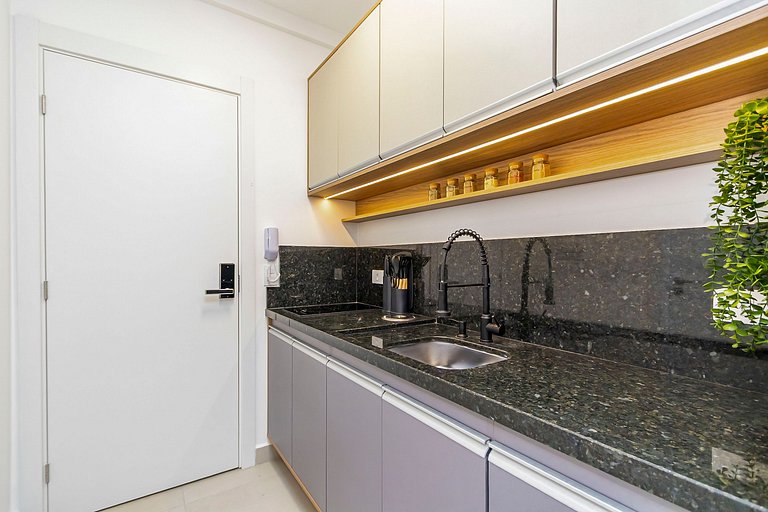 Studio Completo com Garagem no Batel - SOH0303